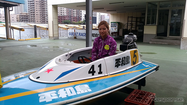 東京都出身、B型、1989年生まれ26歳の富樫麗加選手は「美しすぎるボートレーサー」