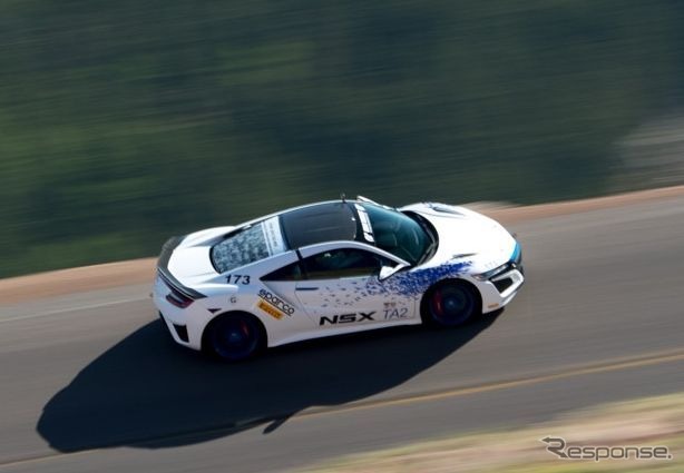量産車クラスで優勝のホンダ NSX 新型
