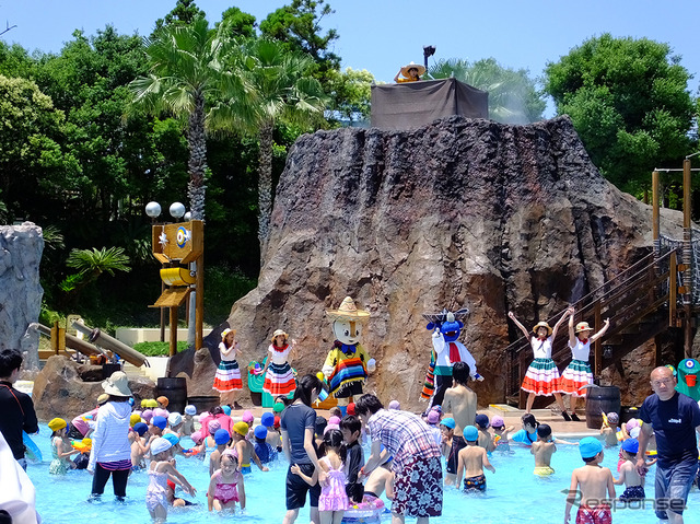 鈴鹿サーキットに隣接する遊園地「モートピア」。その中のアドベンチャープールに新し鈴鹿サーキットの複合大型プール「アクア・アドベンチャー」が7月2日から本格稼働。夏休み期間中は、“びしょ濡れ家族”たちでにぎわう