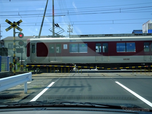 鈴鹿サーキットの最寄り駅のひとつ、白子駅と近鉄電車