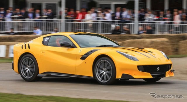 フェラーリ F12 tdf