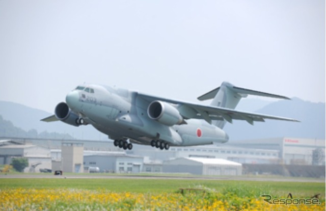 川崎重工、C-2 輸送機の量産初号機を航空自衛隊に納入