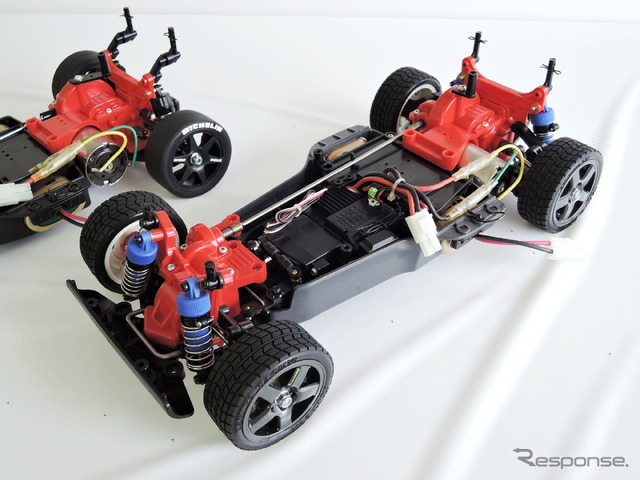 TA01(1991年発売)。オフロード用シャシーからの派生で、当初はシャフトドライブを採用していた