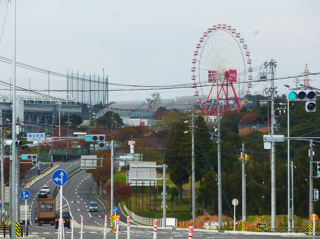 近鉄線 鼓ヶ浦駅、伊勢鉄道線 鈴鹿サーキット稲生駅と鈴鹿サーキットを結ぶ「サーキット道路」