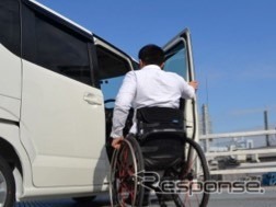 ニコニコレンタカー、車いす利用者向けの運転補助装置を導入