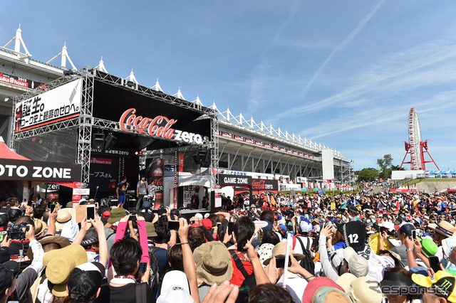 2015年鈴鹿8耐 ステージイベントの様子