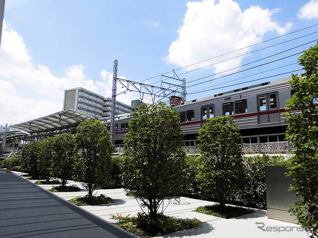 とうきょうスカイツリー駅が移設される位置付近(写真右側)を見る