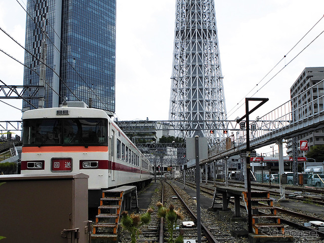 電車留置線にとまる300系電車