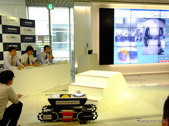 三菱重工業と千葉工業大学が共同発表した国内初 防爆性能を備えた遠隔操縦式の移動ロボット「桜II号（防爆仕様）」（7月12日、東京・品川 三菱重工業本社にて）