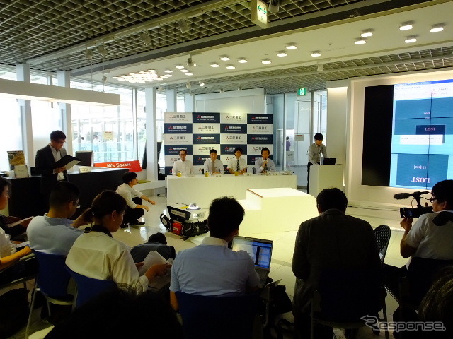 三菱重工業と千葉工業大学が共同発表した国内初 防爆性能を備えた遠隔操縦式の移動ロボット「桜II号(防爆仕様)」(7月12日、東京・品川 三菱重工業本社にて)