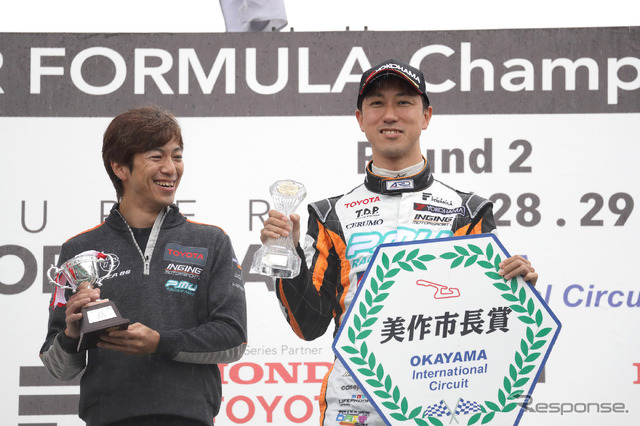 岡山で開催された今季スーパーフォーミュラ第2戦(優勝の立川監督と#1 石浦宏明)。
