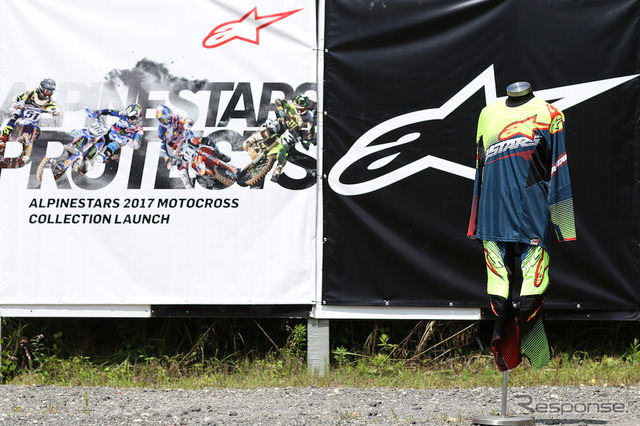 『TECHSTAR FACTORY JERCY』と『TECHSTAR FACTORY PANTS』。