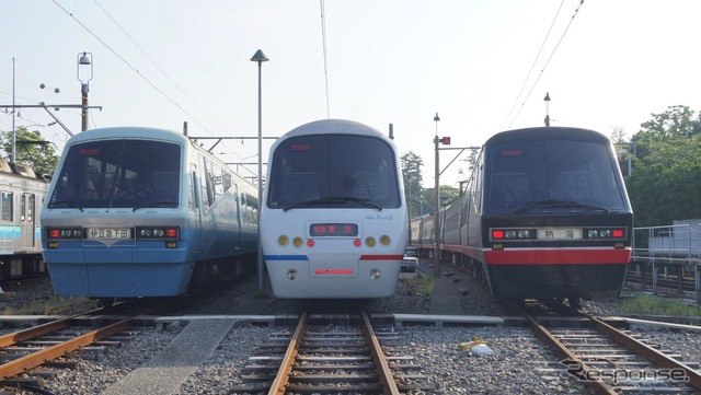 「リゾート21」の「リゾートドルフィン」(左)、「アルファ・リゾート21」(中央)、「黒船電車」(右)。「アルファ・リゾート21」が来年デビューの「新たな列車」に改造される。