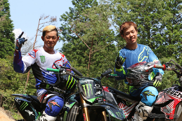 アルパインスターズ着用のFXMライダー。左=釘村孝太選手、右=高橋仁選手。