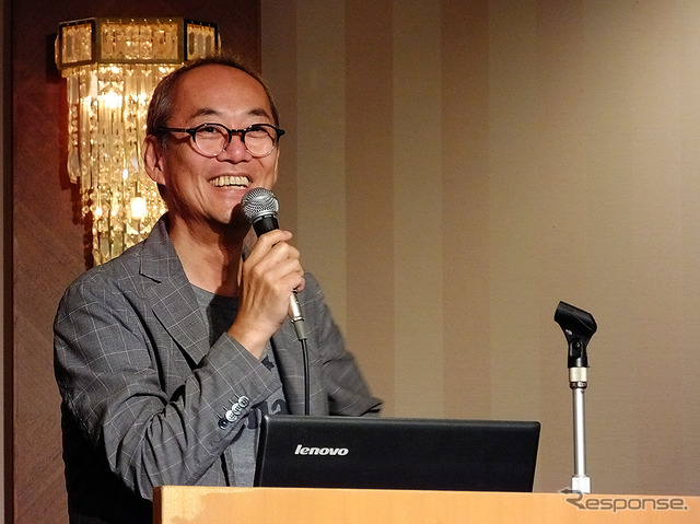 クルマのデジタルラジオ『Amanekチャンネル』をプレゼンした、アマネク・テレマティクスデザイン庄司明弘CMO(7月15日、東京・半蔵門)