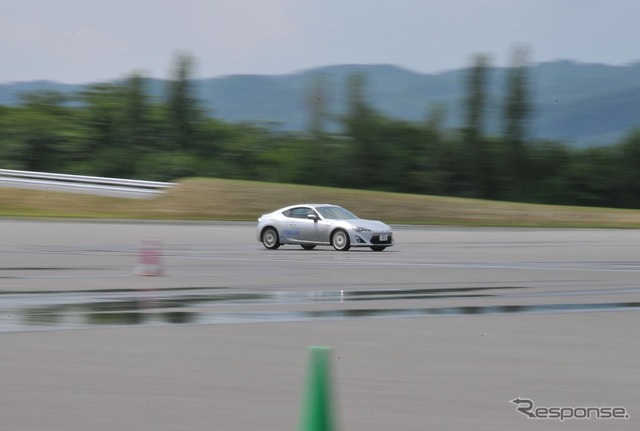 トヨタ 86 GT(トルセン搭載車)