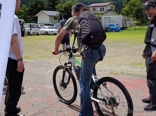 冬季はスキー場になる会場という立地を活かし、マウンテンバイクの試乗会なども開催された。