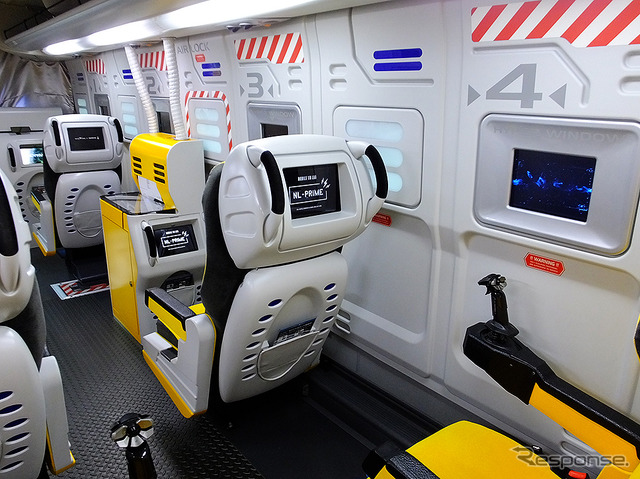 ウィラートラベルとナイアンティックが共同開発したIngressバス「NL-PRIME」(東京・台場地区、Ingressイベント「Aegis Nova Tokyo」、7月16日)