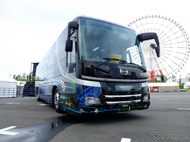ウィラートラベルとナイアンティックが共同開発したIngressバス「NL-PRIME」(東京・台場地区、Ingressイベント「Aegis Nova Tokyo」、7月16日)