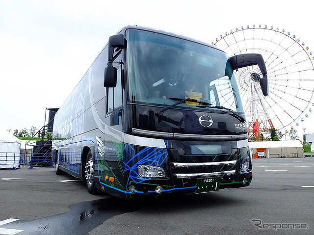 ウィラートラベルとナイアンティックが共同開発したIngressバス「NL-PRIME」(東京・台場地区、Ingressイベント「Aegis Nova Tokyo」、7月16日)