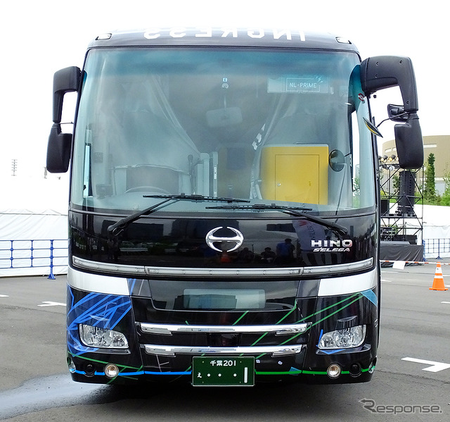ウィラートラベルとナイアンティックが共同開発したIngressバス「NL-PRIME」(東京・台場地区、Ingressイベント「Aegis Nova Tokyo」、7月16日)