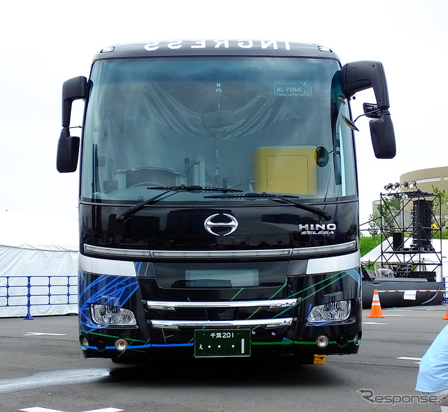 ウィラートラベルとナイアンティックが共同開発したIngressバス「NL-PRIME」(東京・台場地区、Ingressイベント「Aegis Nova Tokyo」、7月16日)