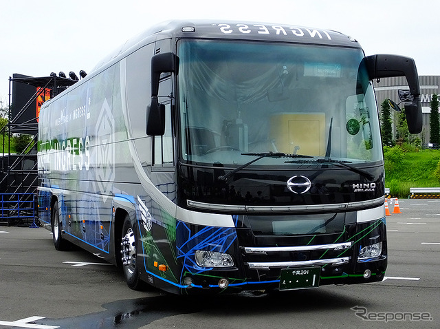 ウィラートラベルとナイアンティックが共同開発したIngressバス「NL-PRIME」(東京・台場地区、Ingressイベント「Aegis Nova Tokyo」、7月16日)