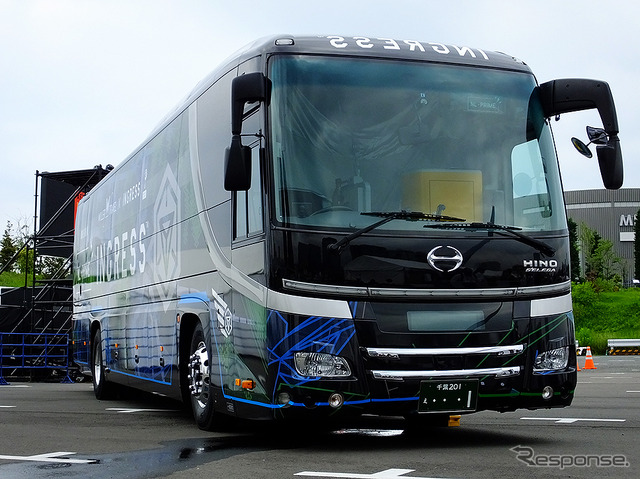 ウィラートラベルとナイアンティックが共同開発したIngressバス「NL-PRIME」(東京・台場地区、Ingressイベント「Aegis Nova Tokyo」、7月16日)