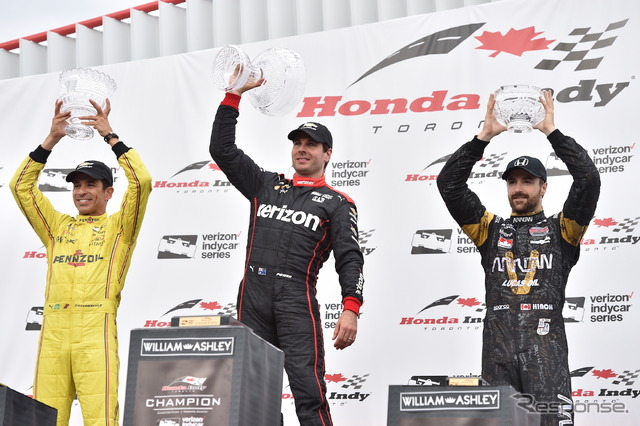 左から2位カストロネベス、優勝パワー、3位ヒンチクリフ。
