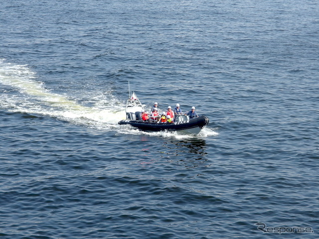 漁業取締船「東光丸」の取締艇体験乗船