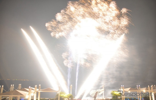 東京湾の空に打ち上がる4000発の花火