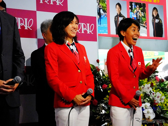 「稲毛の街からメダリストを!」 女子トライアスロン、上田藍選手、加藤友里恵選手、壮行会(JR総武線 稲毛駅、6月18日)
