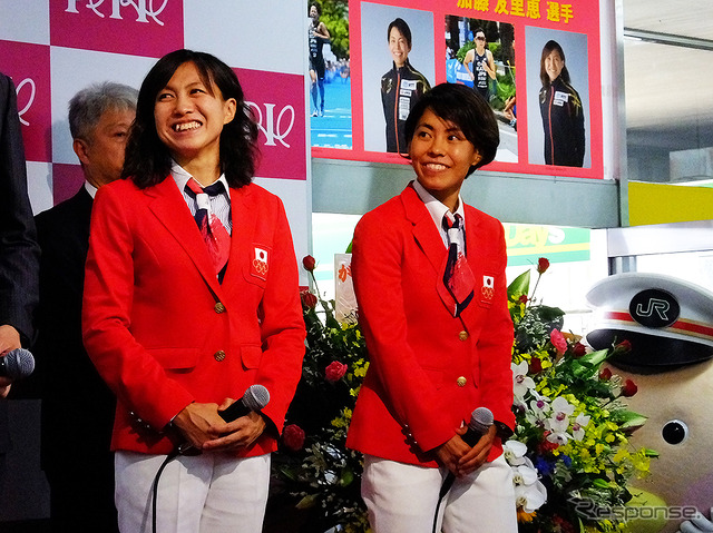 「稲毛の街からメダリストを!」 女子トライアスロン、上田藍選手、加藤友里恵選手、壮行会(JR総武線 稲毛駅、6月18日)