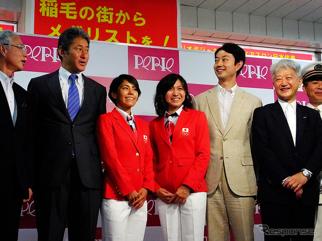 「稲毛の街からメダリストを!」 女子トライアスロン、上田藍選手、加藤友里恵選手、壮行会(JR総武線 稲毛駅、6月18日)