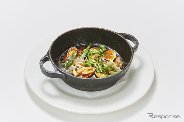 20 牡蠣と浅利の“辛アヒージョ”(Gigas Seafood Bar)