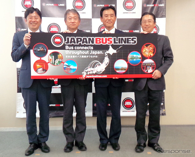 左からウィラートラベル村瀬茂高代表取締役、名鉄バス藤田信彰取締役、京王電鉄バス立石努常務取締役、南海バス大野秀雄常務取締役(JAPAN BUS LINES協議会設立発表会、東京・新宿、7月20日)