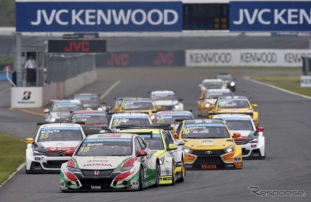 昨年のWTCCもてぎ戦(写真先頭はモンテイロ駆るシビック)。