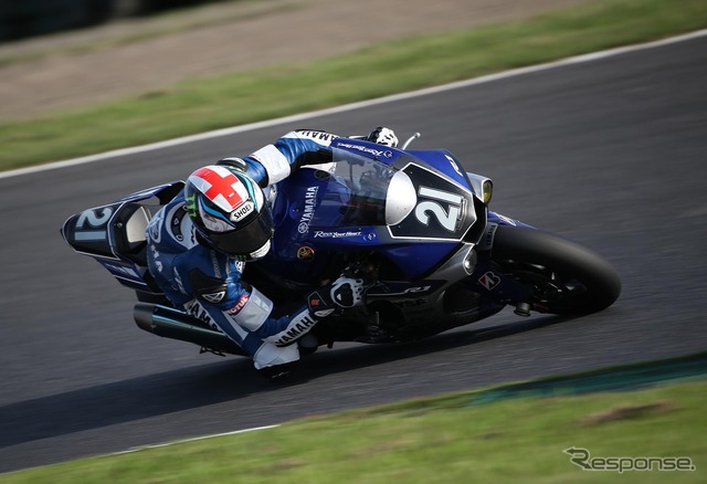 2015年レースに優勝した「YAMAHA FACTORY RACING TEAM