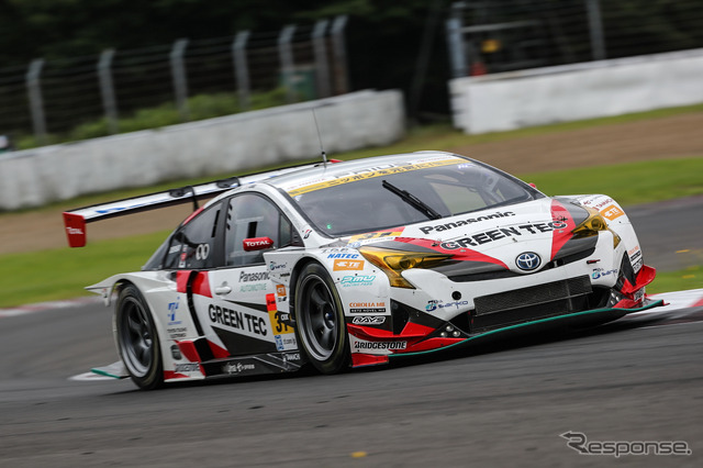GT300クラス予選2位の#31 プリウス。