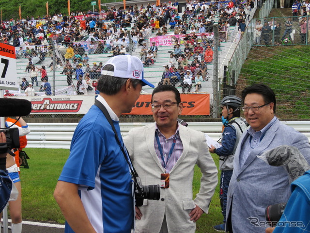 ホンダの八郷社長(中央)が来訪。