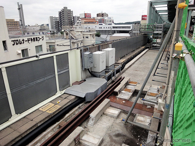 緩行線の線路を敷く準備がすすむ小田急 登戸駅1番ホーム