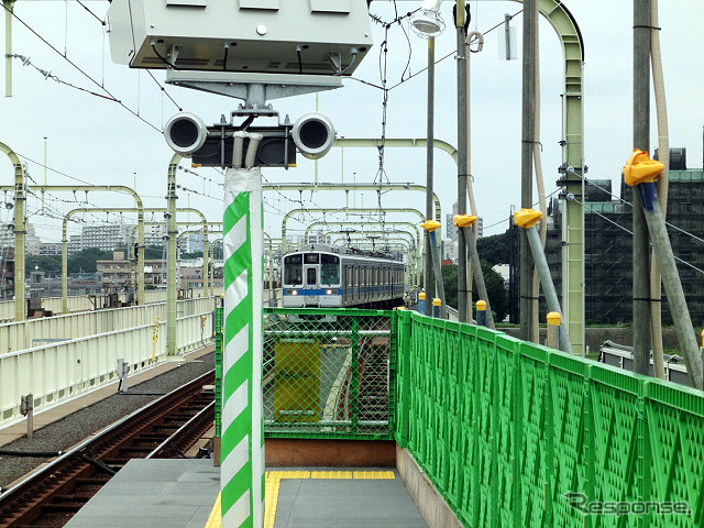 緩行線の線路を敷く準備がすすむ小田急 登戸駅1番ホーム