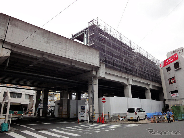 線路敷設スペースを設ける工事がすすむ登戸駅下り線小田原方