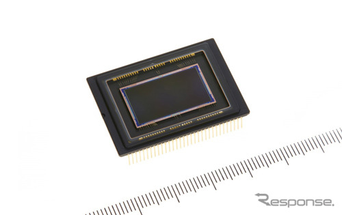 交通監視用カメラ向け4/3型800万画素CCD