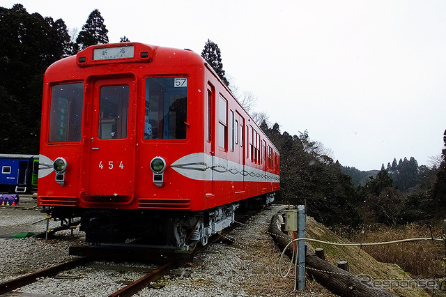 千葉県いすみ市作田の「ポッポの丘」に保存・展示されている400形454