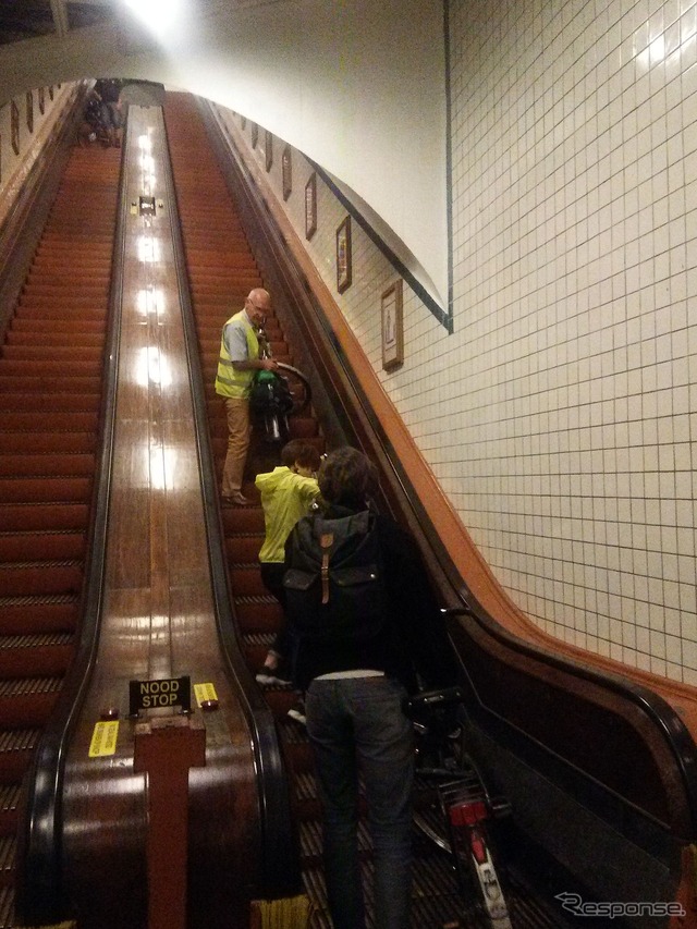 これがアントワープの地下トンネルから地上に出るエスカレーター