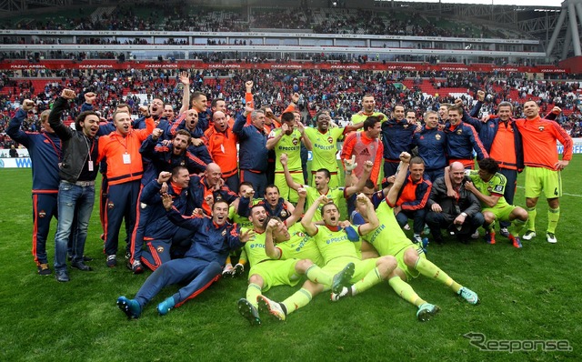 2015/16シーズン優勝を喜ぶCSKAモスクワイレブン。