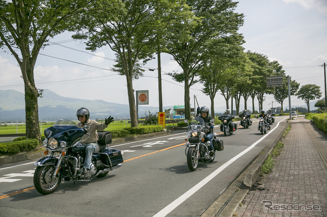 九州有数のツーリングコースである阿蘇にハーレー約300台が集結。