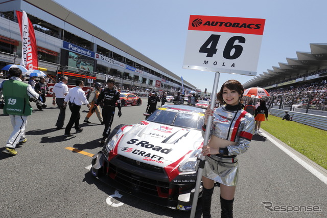 本山哲と千代勝正の#46 GT-R（2016年SUPER GT/GT500クラス）。