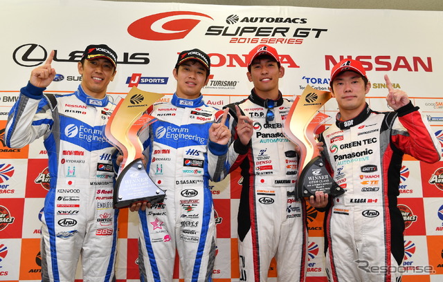 今季SUPER GT第4戦SUGO（左からGT500優勝の柳田&佐々木、GT300優勝の中山&嵯峨）。